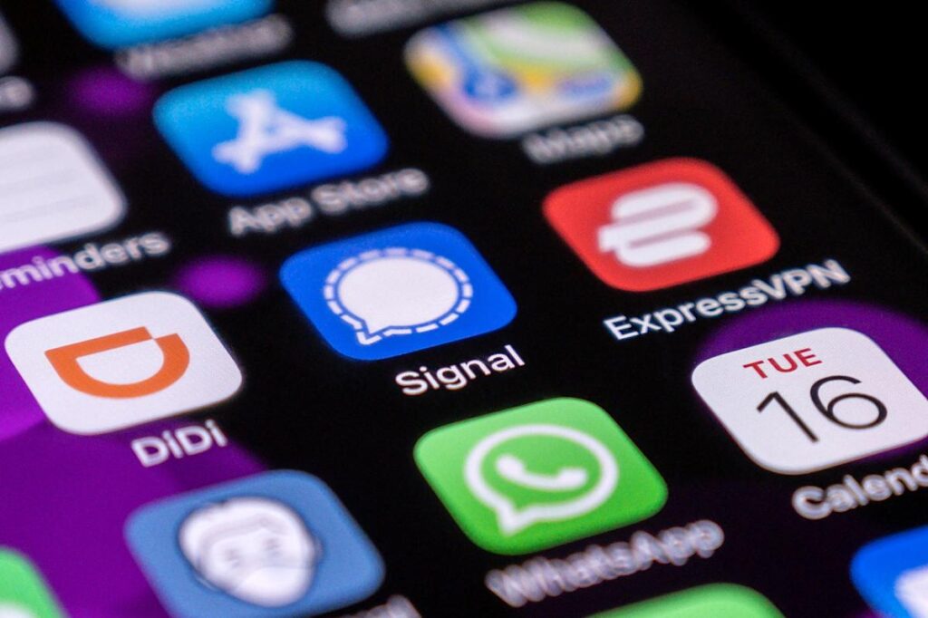 Signal extends backup feature to iOS users