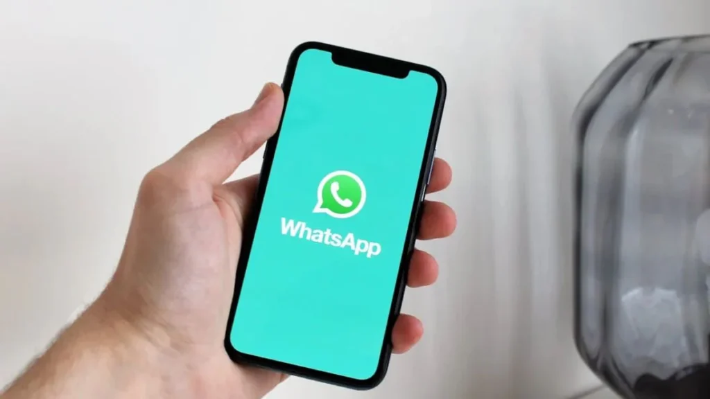 WhatsApp reportedly working on Profile Cover Photos feature for iOS users